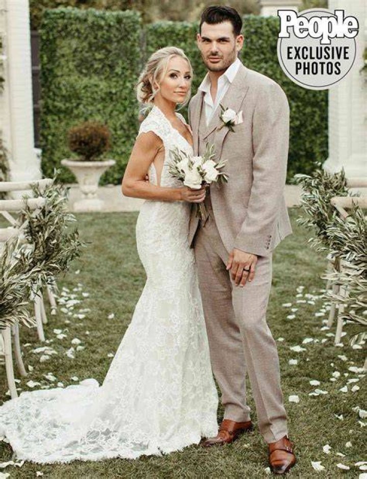 Are Romain and Mary still married?