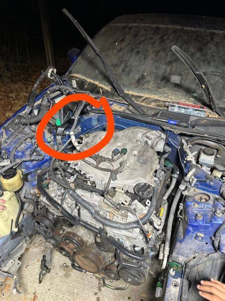 Can rain mess up car engine?
