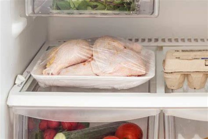 Can you leave chicken uncovered in the fridge?