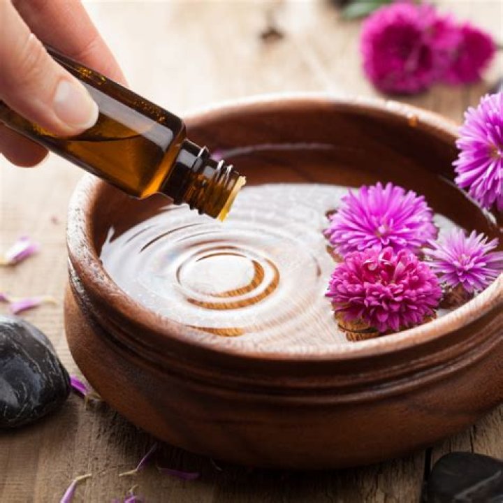 Can you mix essential oils with Pine Sol?