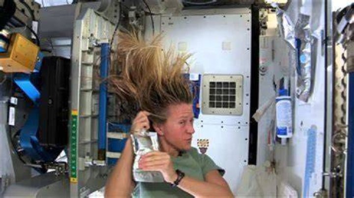 Do female astronauts have to cut their hair?
