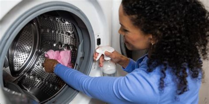How do you deep clean a towel in a washing machine?