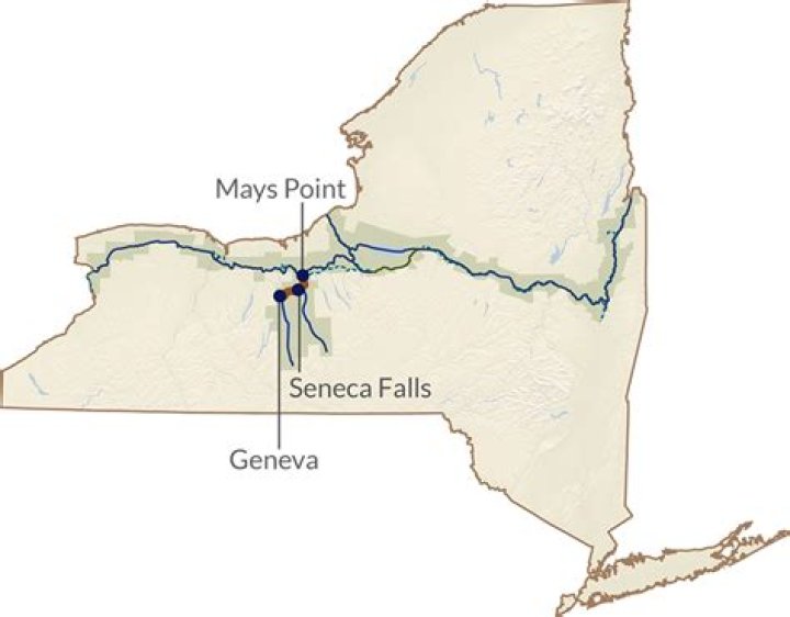 How many bridges cross the Erie Canal?