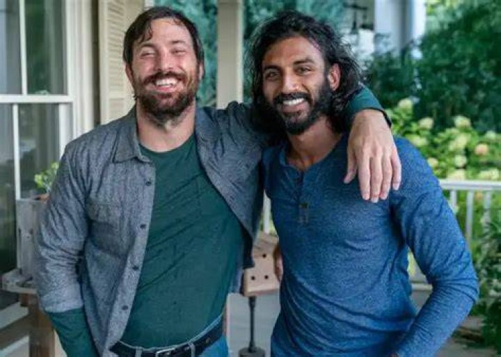 How old is Avi Nash?