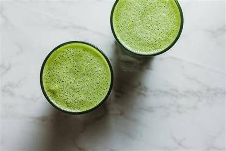 Should I drink green juice on an empty stomach?