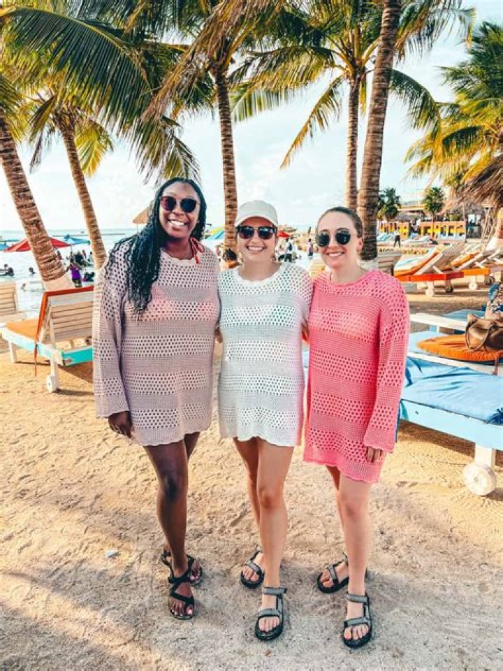 What do locals wear in Belize?