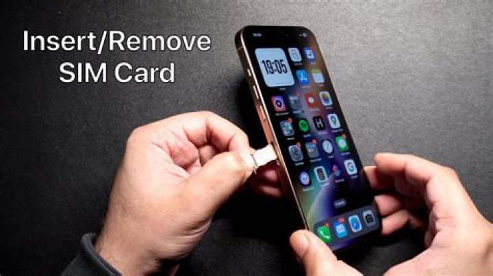 What happens if you remove SIM card while phone is on?