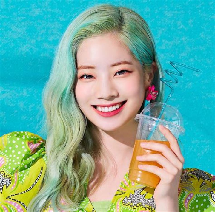What is Dahyun favorite color?