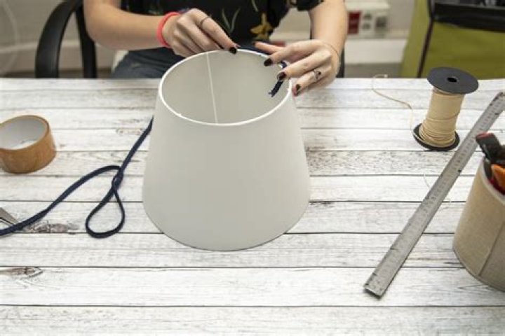 What materials can be used to make a lampshade?
