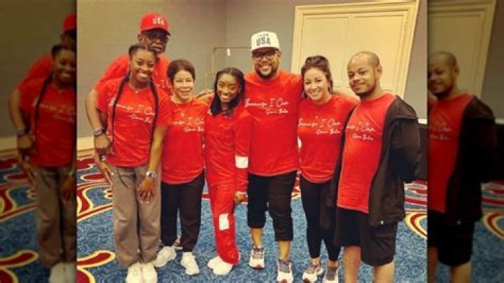 Who are Simone Biles siblings?